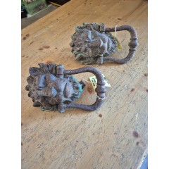 DUE BATACCHI IN GHISA