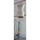 QUATTRO MANICHINI MEZZO BUSTO DONNA CON PIEDISTALLO